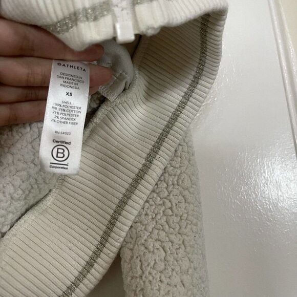ATHLETA TUGGA Ivory White Sherpa Fleece Full zip Cropped jacket size XS - Picture 6 of 6